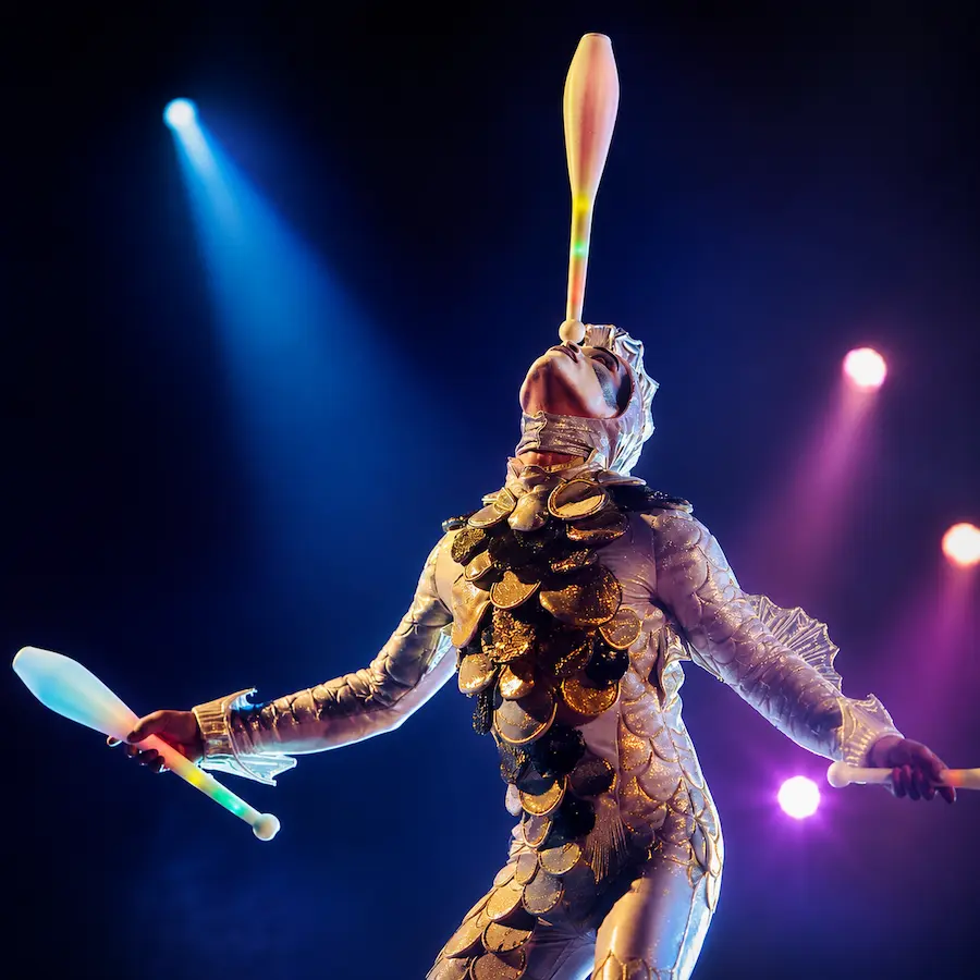 Jongleur en plein spectacle de rue